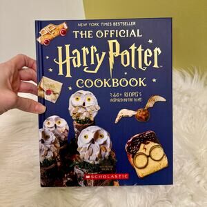 Official Harry Potter Cookbook: 40+ Recipes Inspired by the Film NEW Scholastic